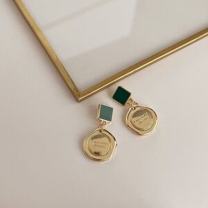 Vintage Antique Style Earrings With Silver Needle